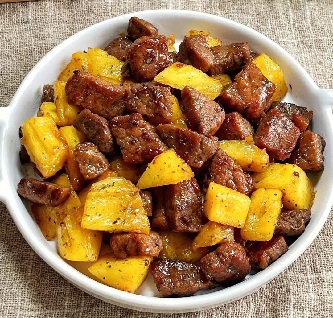 學(xué)做菠蘿炒牛肉，看這個(gè)視頻就夠了!