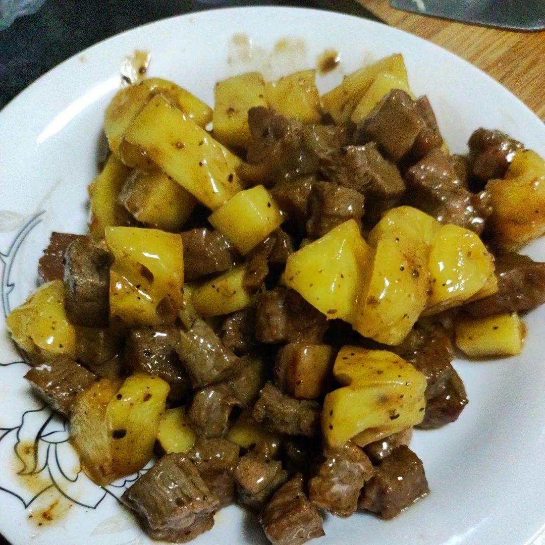 學(xué)做菠蘿炒牛肉，看這個(gè)視頻就夠了!
