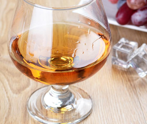 土養富貴竹長(cháng)得太高了怎么辦，土養富貴竹怎么修剪，水培富貴竹可以土養嗎?